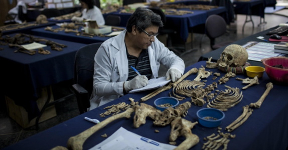 Quali sono i requisiti di formazione per un antropologo forense?